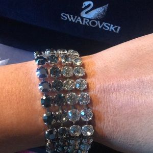 Authentic Swarovski Hot bracelet. Gorgeous black and gray ombré.